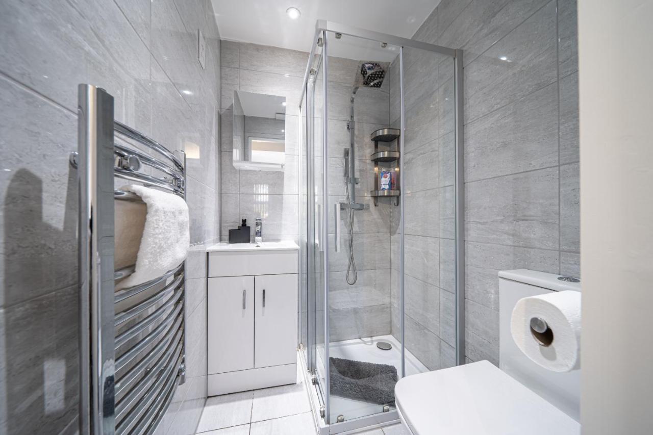 Studios With Ensuite Showers & Share Kitchens Prime Location Near Hospital, Town Center Apt 3 St Helens  Kültér fotó