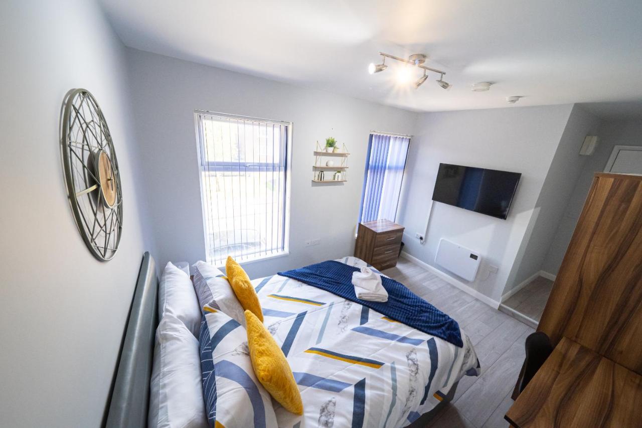 Studios With Ensuite Showers & Share Kitchens Prime Location Near Hospital, Town Center Apt 3 St Helens  Kültér fotó